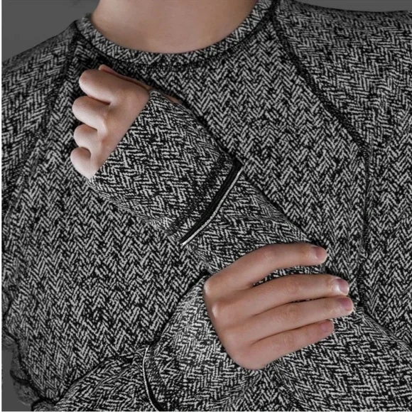 NWOT Lululemon Runderful Long Sleeve Top Black White Herringbone Size 8 - Picture 15 of 16